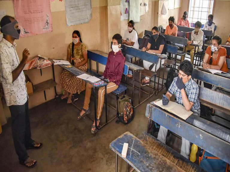 తెలంగాణ :  నేటి నుంచి విధులకు టీచర్లు, సిబ్బంది