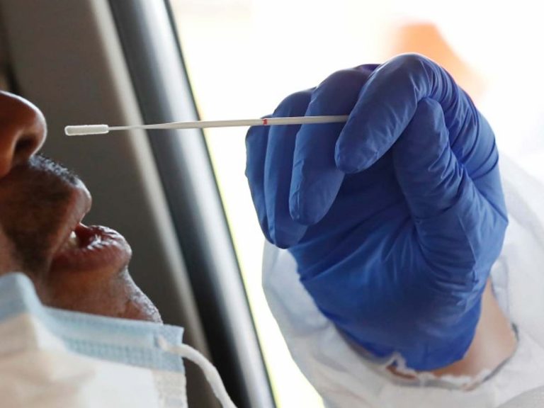 కరోనా టెస్టులో అపశృతి : పుల్ల ముక్కులోనే విరిగిపోయిన వైనం