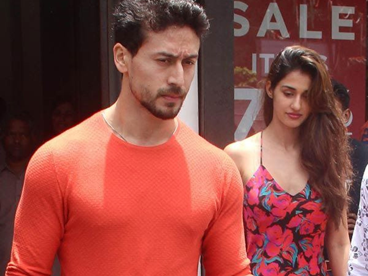 బాలీవుడ్ లవ్​బర్డ్స్ పై కేసు నమోదు