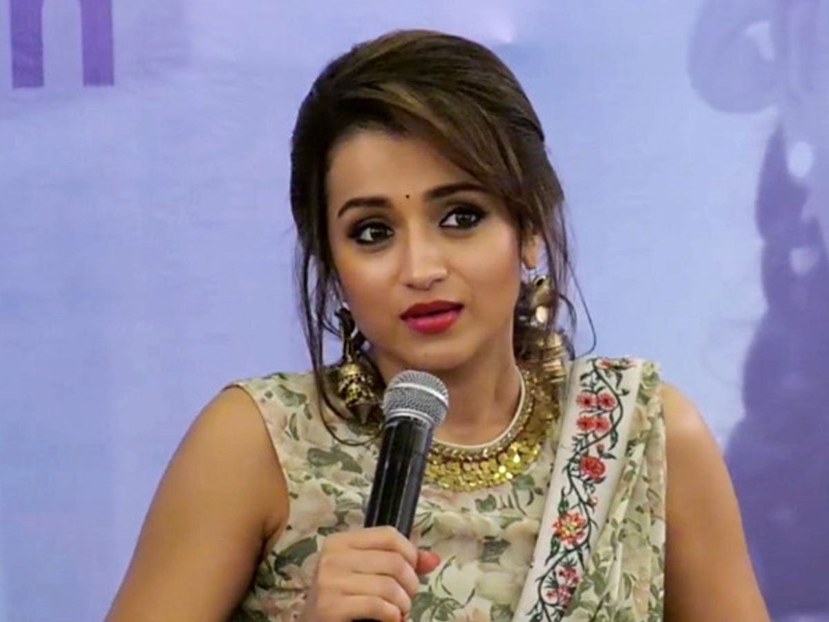 ‘అంటిపెట్టుకునే అబ్బాయిలంటే నాకు ఇష్టం’ అంటోన్న సింగిల్ సుందరి!