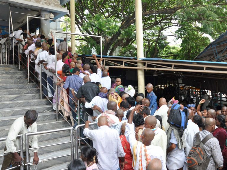 తిరుమలలో పెరిగిన భక్తుల రద్దీ