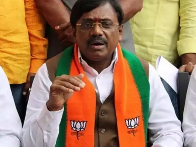 టీఆర్ఎస్ లో ఉన్న వాళ్లంతా తెలంగాణ ద్రోహులే…