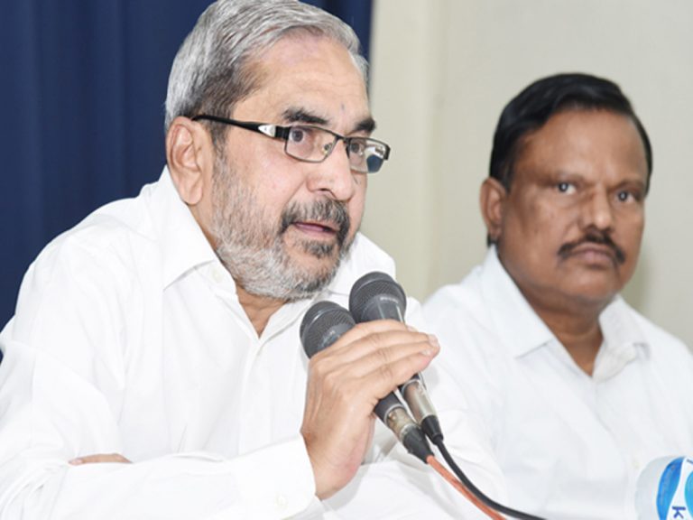 సమాజానికి కార్టూనిస్టుల సేవలు అవసరం: అల్లం నారాయణ