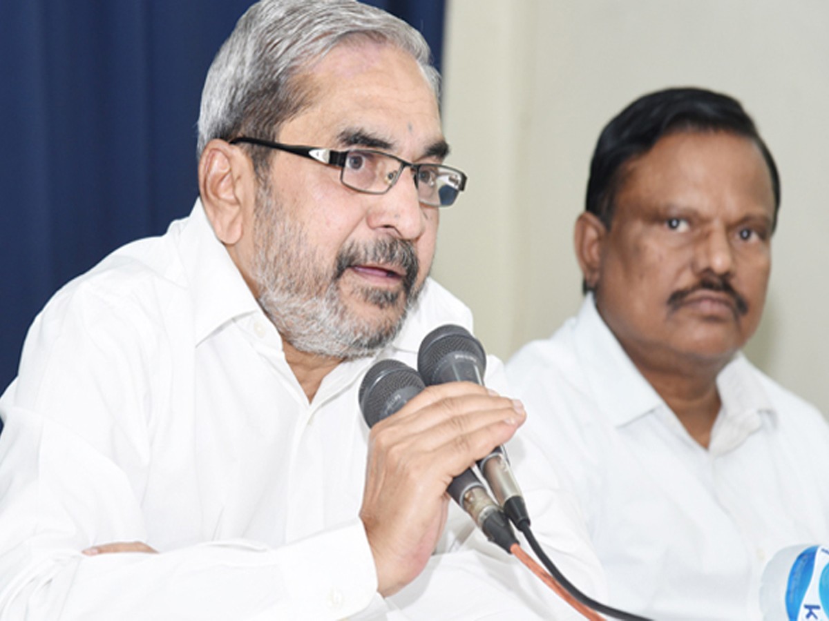 సమాజానికి కార్టూనిస్టుల సేవలు అవసరం: అల్లం నారాయణ