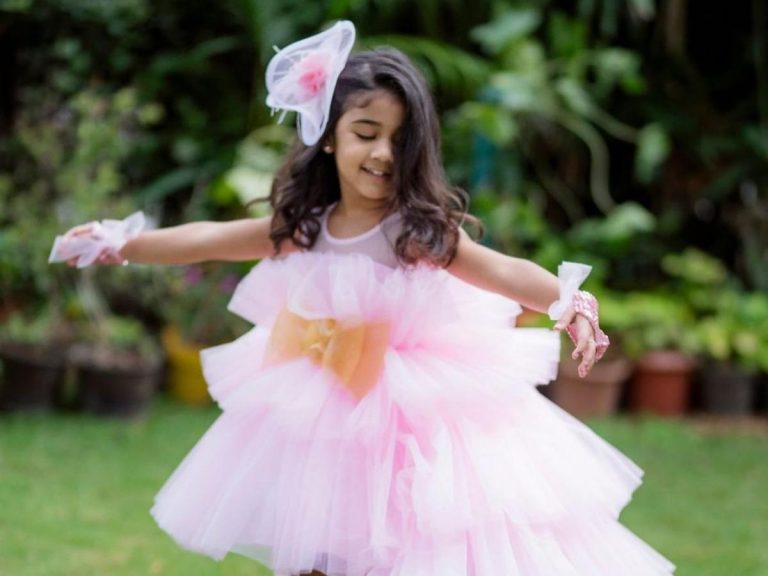 స్టార్ హీరోయిన్ సినిమాతో అల్లు అర్జున్ కూతురు ఎంట్రీ ?