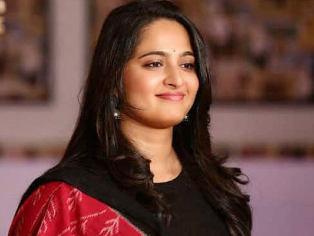 అనుష్క సినిమా ఆగిపోయిందా ?