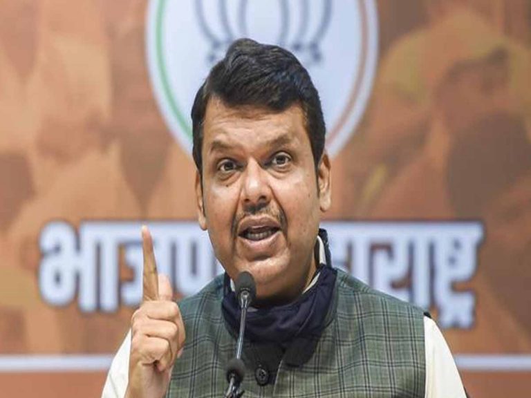 బీజేపీకి శివ‌సేన ద‌గ్గ‌ర‌వుతుందా? ఫ‌డ్నవిస్ వ్యాఖ్య‌ల‌కు అర్ధం అదేనా?