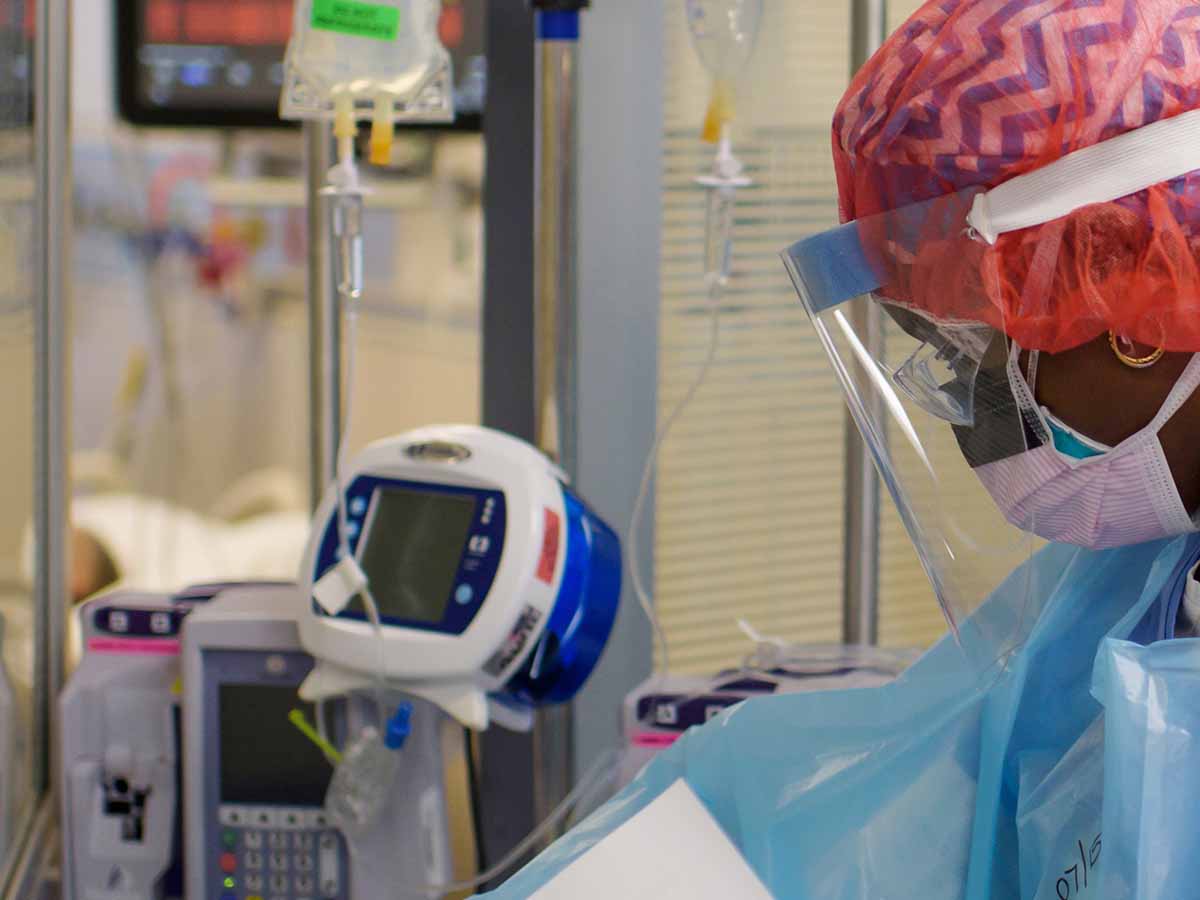 వెంటిలేటర్లు, ఆక్సిజన్ కు పెరుగుతున్న డిమాండ్…