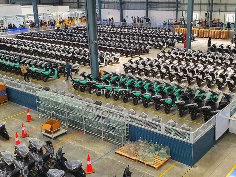 ఉద్యోగులకు గుడ్‌ న్యూస్‌..! సబ్సిడీపై ఎలక్ట్రిక్ స్కూటర్లు