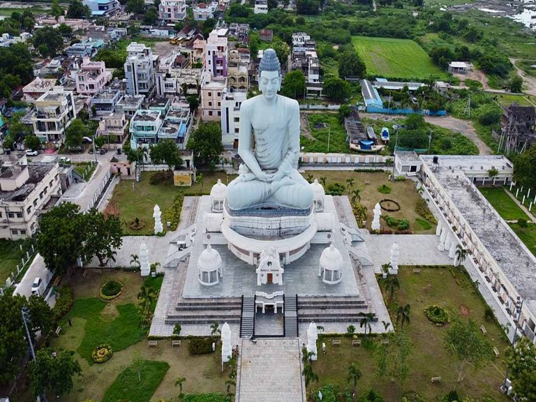 రాజధానిలో రోడ్లు దొంగతనం…త్వరలో ప‌ట్టుకుంటామంటున్న పోలీసులు…