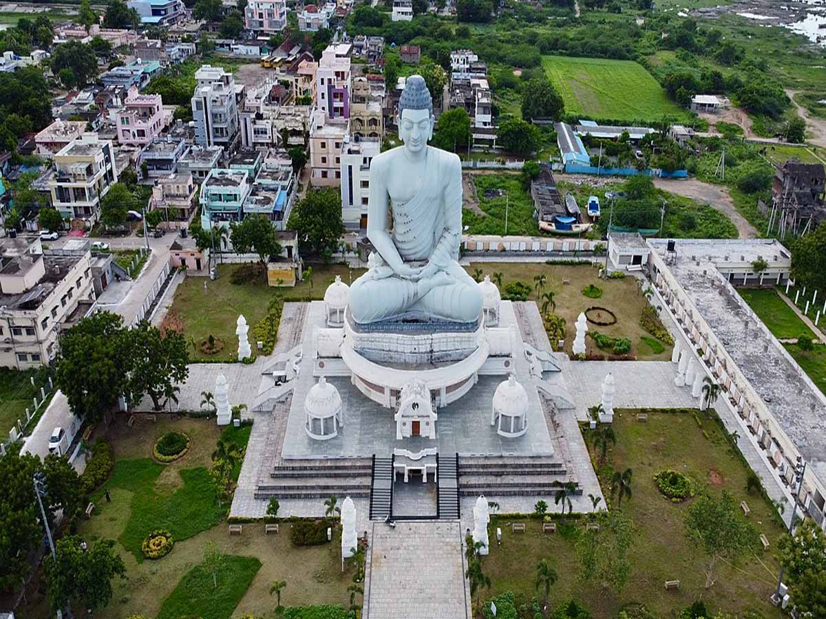 రాజధానిలో రోడ్లు దొంగతనం…త్వరలో ప‌ట్టుకుంటామంటున్న పోలీసులు…