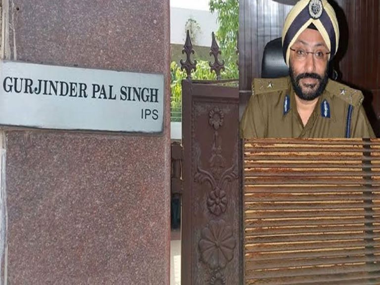 ఐపీఎస్‌ ఆఫీసర్‌పై దేశద్రోహం కేసు.. కారణం ఇదే..!