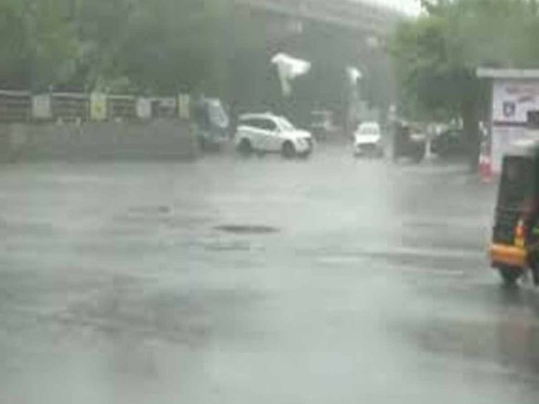 భాగ్య‌న‌గరంలో భారీ వ‌ర్షం…లోత‌ట్టు ప్రాంతాలు జ‌ల‌మ‌యం…