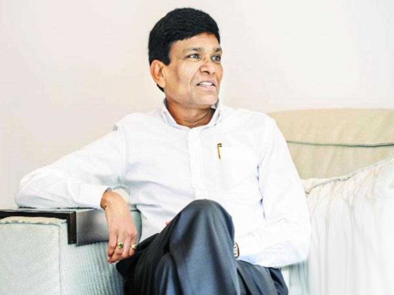 భారీ చిత్రాల నిర్మాతకు హార్ట్ సర్జరీ