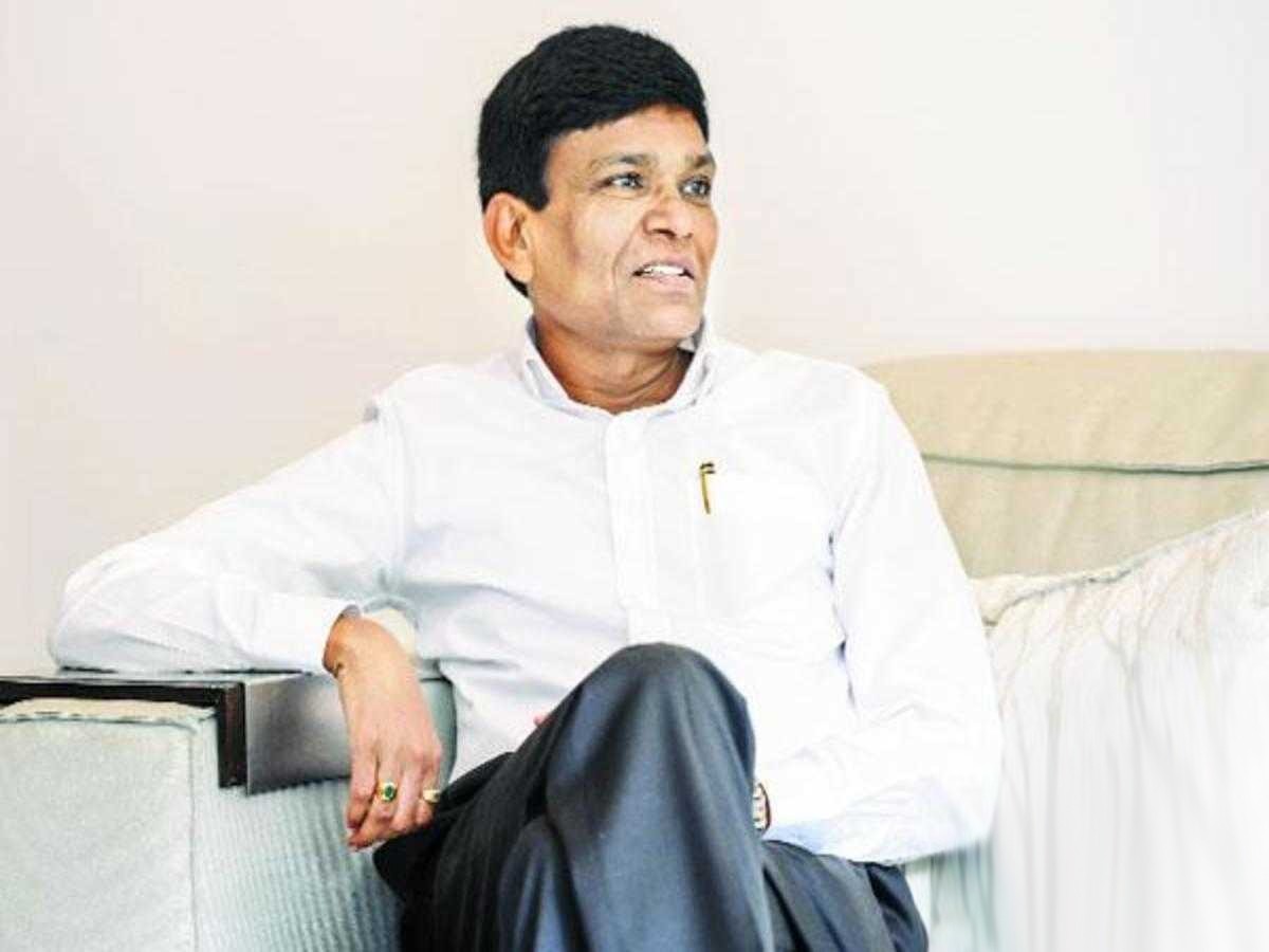 భారీ చిత్రాల నిర్మాతకు హార్ట్ సర్జరీ