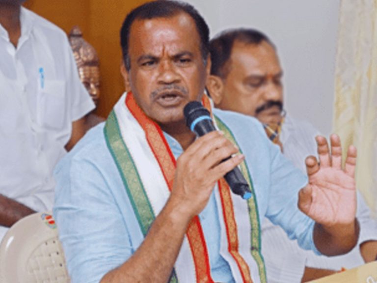 కేసీఆర్‌పై కోమటిరెడ్డి ఫైర్‌.. 3 నియోజకవర్గాలకే సీఎంలా వ్యవహారం..!