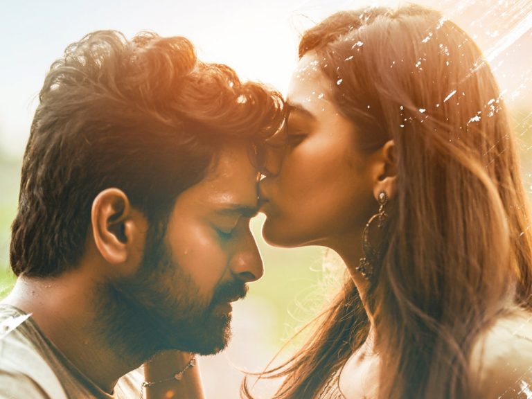 నాగశౌర్యను కిస్ చేసిన హీరోయిన్… “లక్ష్య” పోస్టర్