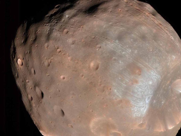 ఆకాశంలో బంగాళ‌దుంప‌ను పోలిన చంద్రుడు… గ్రీకు పురాణాల్లో…