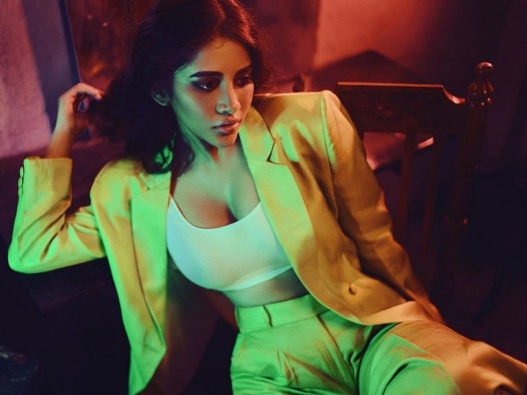 మత్తు కళ్ళతో ‘ఇస్మార్ట్’ బ్యూటీ.. చూపు తిప్పుకోగలరా ?