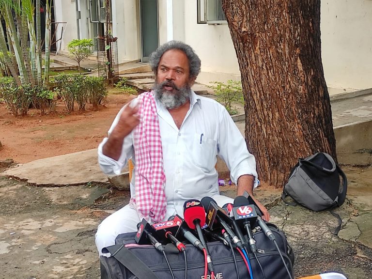 నేను చాలా రిచ్: ఆర్. నారాయణమూర్తి