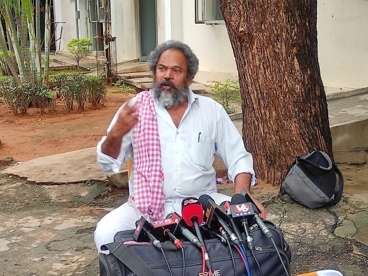 నేను చాలా రిచ్: ఆర్. నారాయణమూర్తి