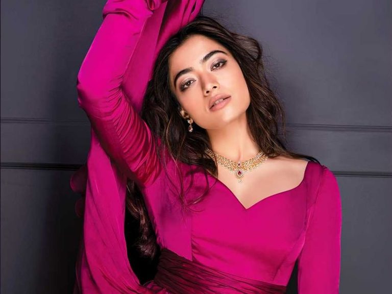 రోజుకి ఎన్ని సిగరెట్లు ?… రష్మికకు నెటిజన్ ప్రశ్న