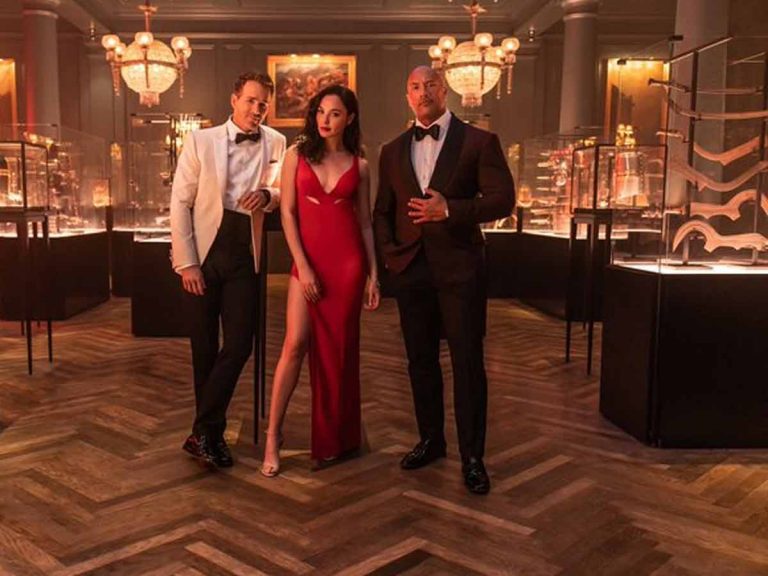 ‘రెడ్ నోటీస్’… నెట్ ఫ్లిక్స్ లోకి ‘ద రాక్’ రాకింగ్ ఎంట్రీ!