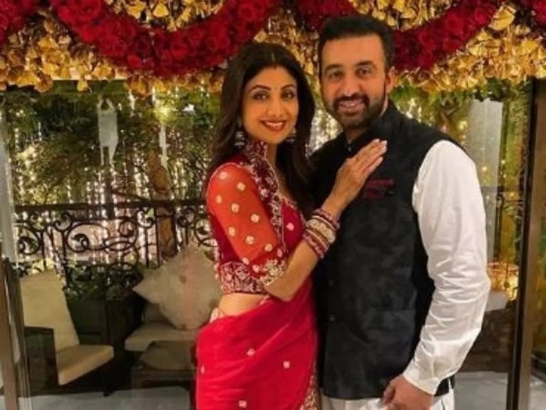 పరువు తీసిన ‘వాళ్లు’ పాతిక కోట్లు ఇవ్వాలంటోన్న మిసెస్ కుంద్రా!