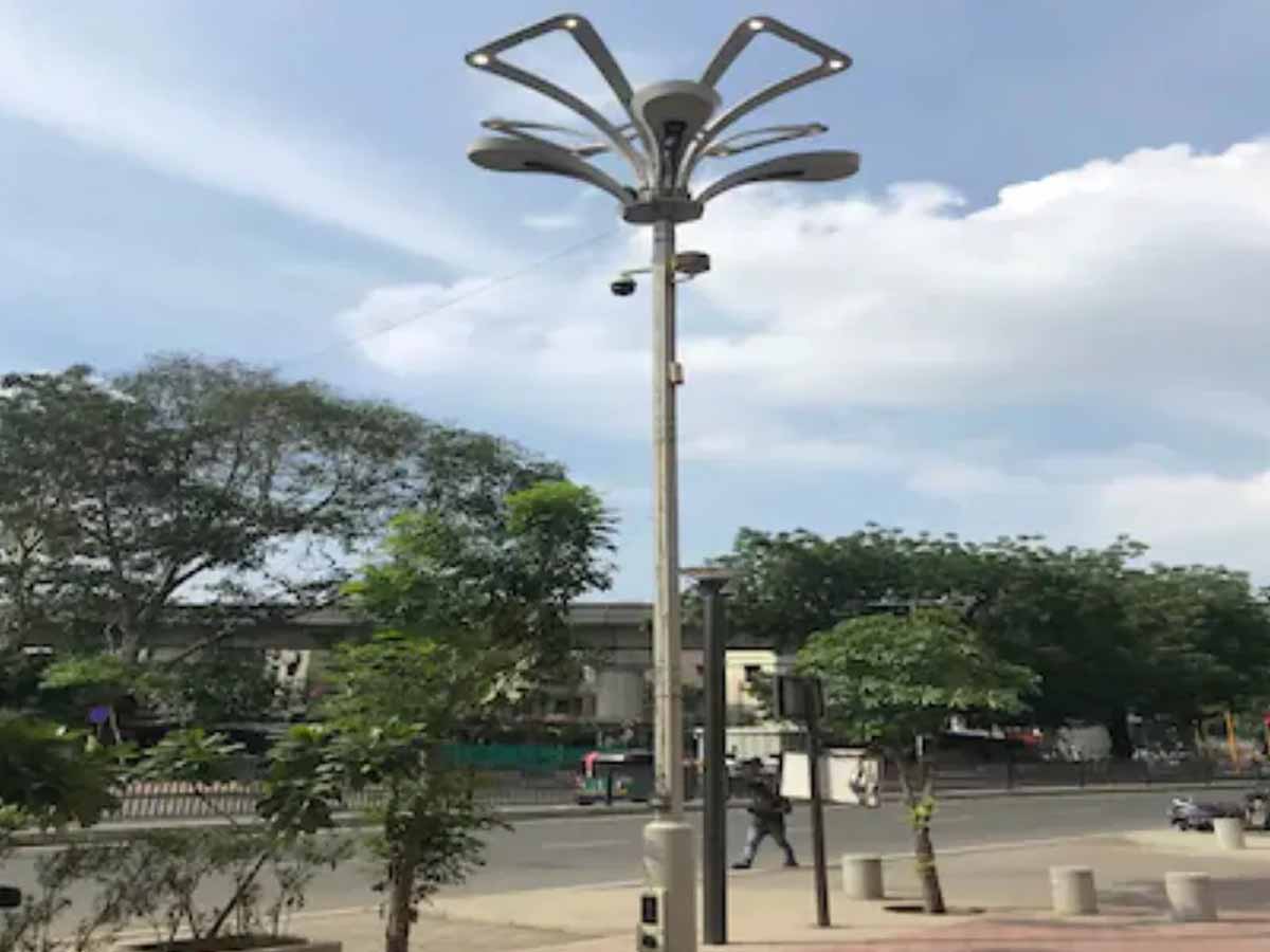 ఒక క‌రెంట్ స్థంబంలో అనేక ఫీచ‌ర్లు… ఇండియాలో మొద‌టి స్మార్ట్ పోల్‌…