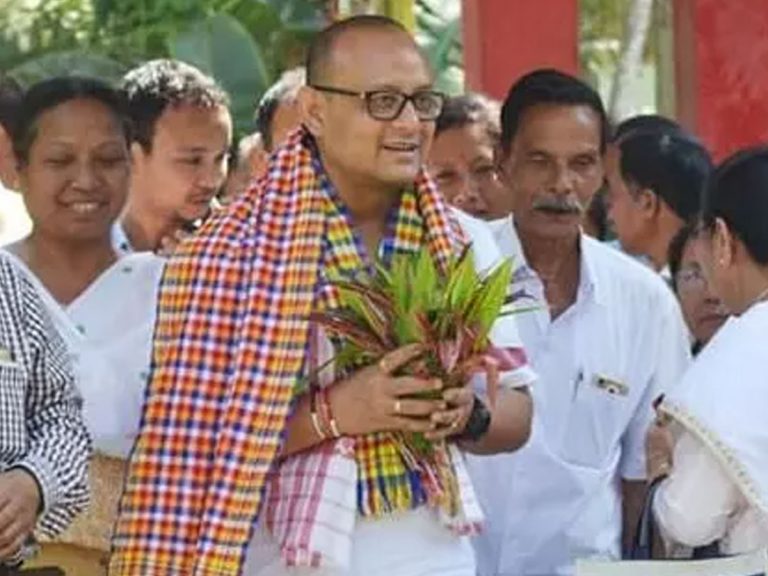 పార్టీకి ఎమ్మెల్యే రాజీనామా.. షోకాజ్‌ నోటీసులు జారీ చేసిన కాంగ్రెస్