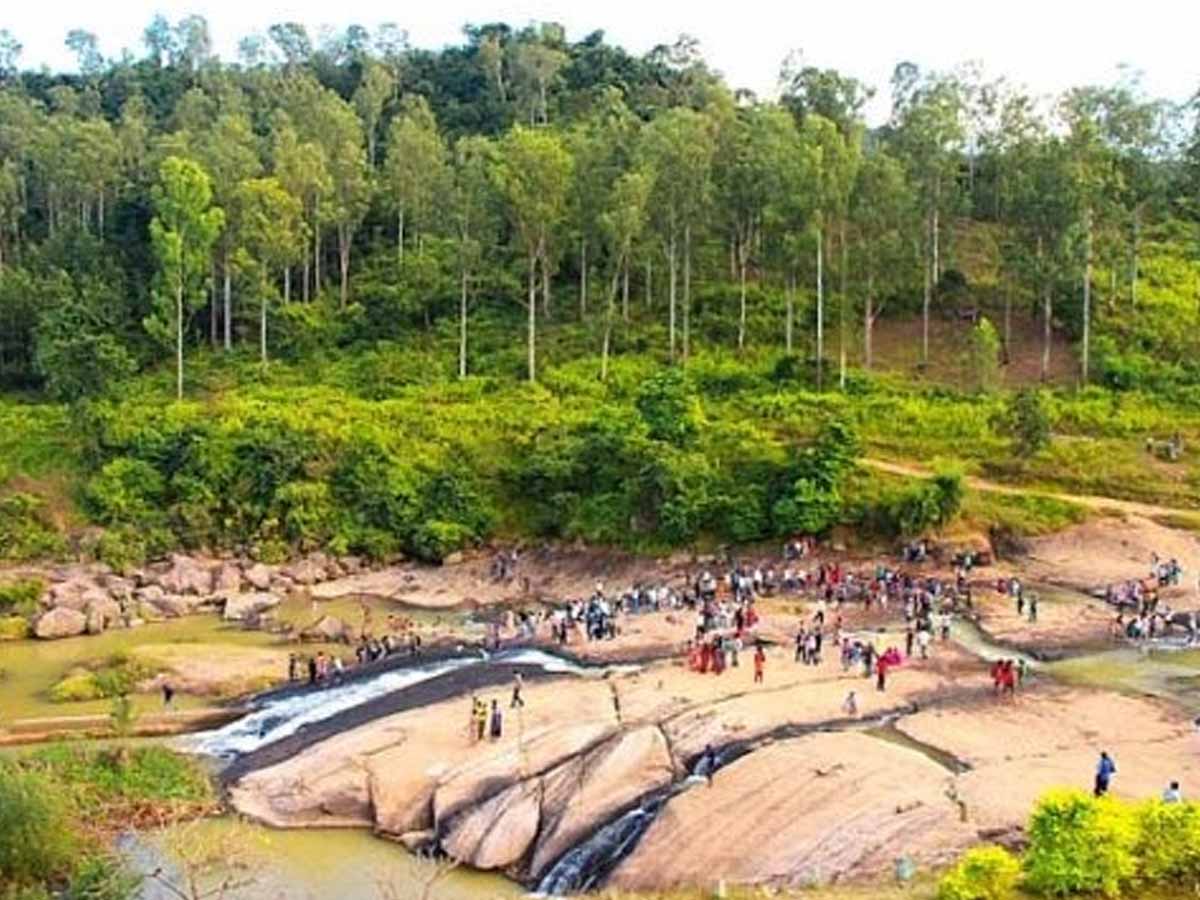 అర‌కుకు పోటెత్తిన ప‌ర్యాట‌కులు…