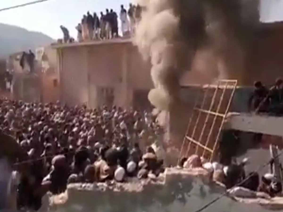 పాక్‌లో హిందూ ఆలయంపై దాడి కేసు: 350 మంది విడుదల…