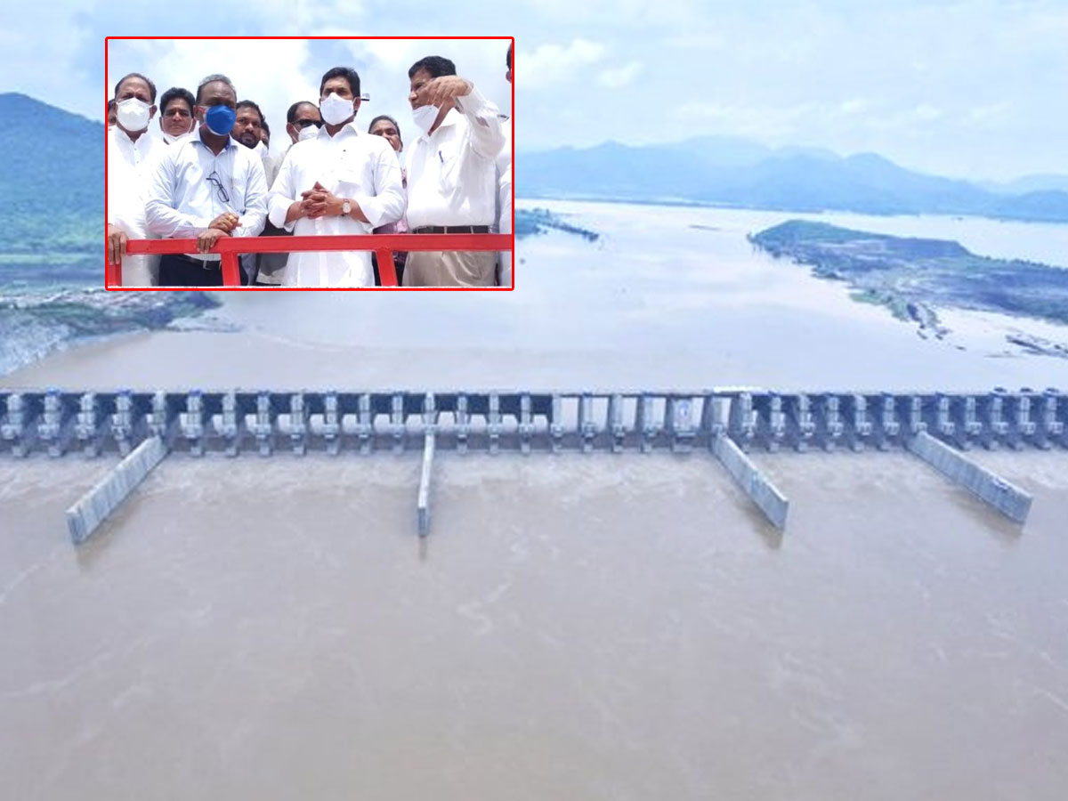 పోలవరం ప్రాజెక్టును పరిశీలించిన సీఎం.. పనులపై ఆరా
