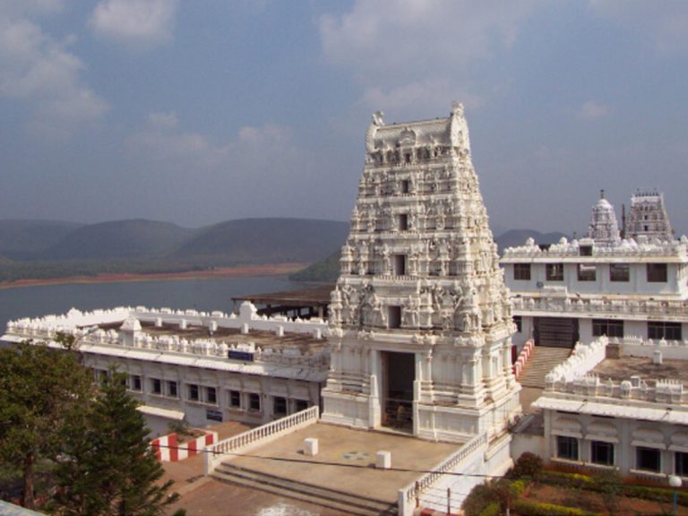 అక్కడ నేటి నుంచి ఆలయాల్లోకి భక్తులకు అనుమతి…