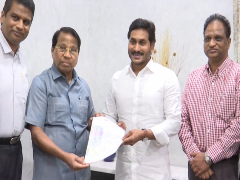 ఏపీ సీఎం సహాయనిధికి విఐటి-ఏపీ విశ్వవిద్యాలయం 50 లక్షల విరాళం