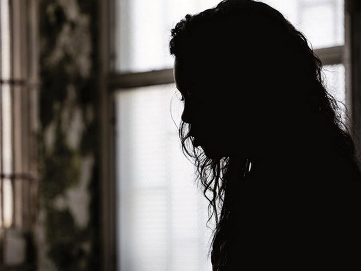 యువతిపై ప్రేమోన్మాది దాడి.. స్నేహితుడు అడ్డుకోవడంతో..?