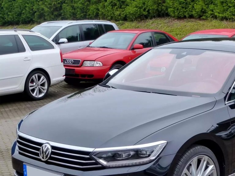 హైదరాబాద్ లో ప్రముఖులకు కారు చిచ్చు…