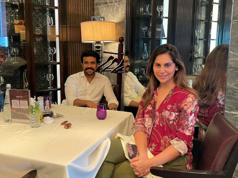 మిడ్ వీక్ లో చెర్రీ, ఉపాసన లంచ్ బ్రేక్!