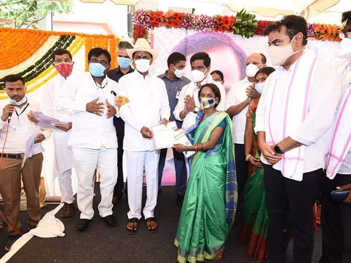 57 ఏళ్లు నిండిన వారికి వృద్దాప్య పెన్షన్ : సీఎం కేసీఆర్