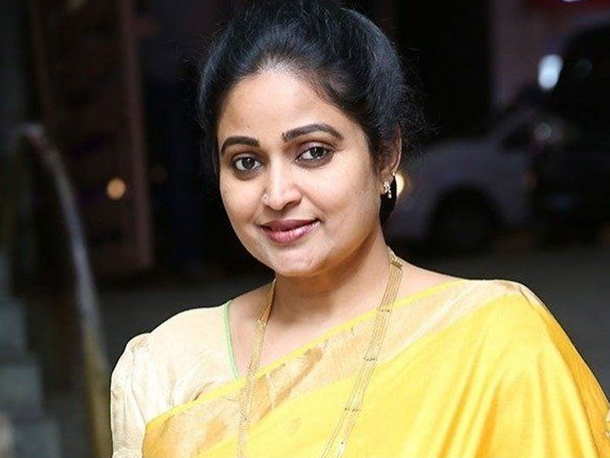 నటన, రాజకీయంతో దివ్యవాణి జుగల్బందీ!