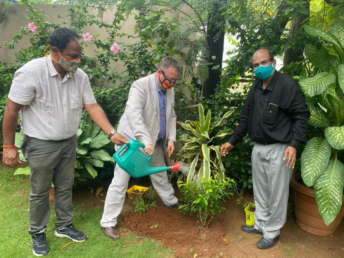 గ్రీన్ ఇండియా ఛాలెంజ్ :  మొక్కలు నాటిన బ్రిటిష్ డిప్యూటీ హై కమిషనర్
