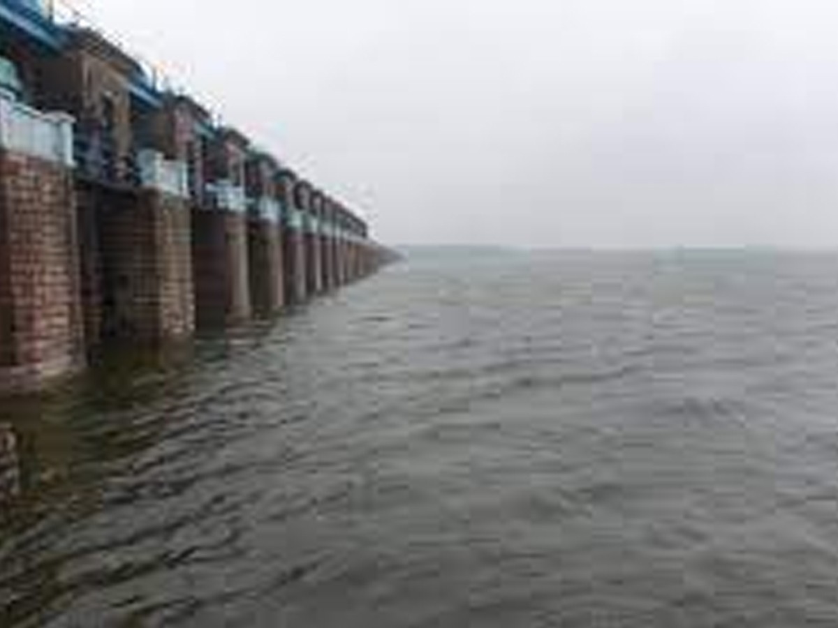 హిమాయత్ సాగర్ మరో రెండు గేట్ల మూసివేత