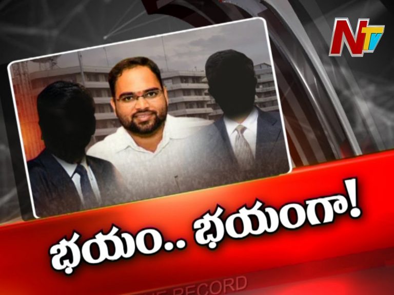 కలెక్టర్లను బదిలీ చేస్తారు.. పోస్టింగ్‌ ఇవ్వరు !