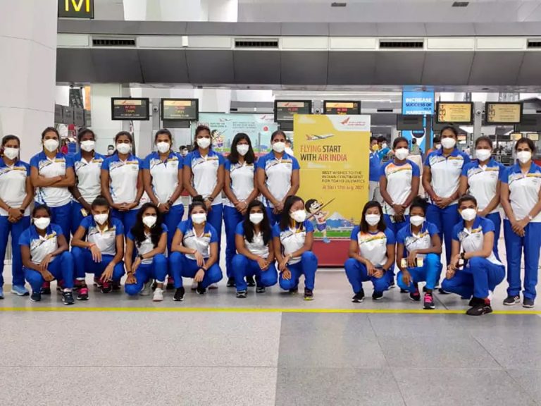 టోక్యోకు వెళ్లిన భారత అథ్లెట్ల బృందం…