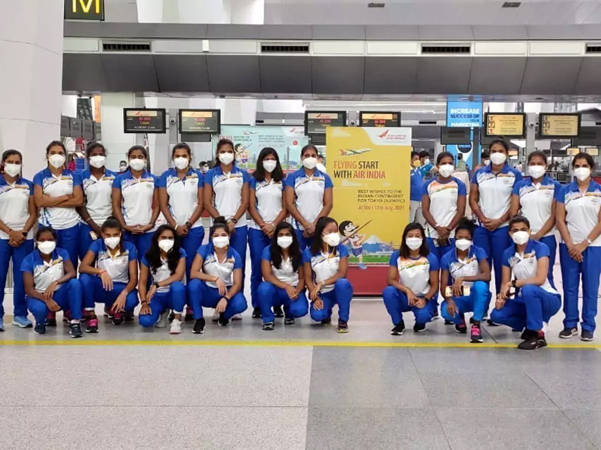 టోక్యోకు వెళ్లిన భారత అథ్లెట్ల బృందం…