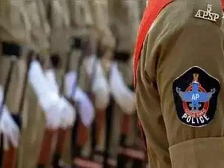 ఏపీలో భారీగా ఐపీఎస్ బదిలీలు