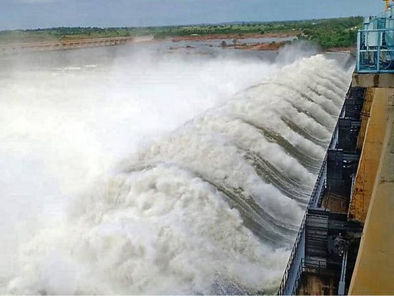 జూరాల 12 గేట్లు ఎత్తి దిగువకు నీటి విడుదల…