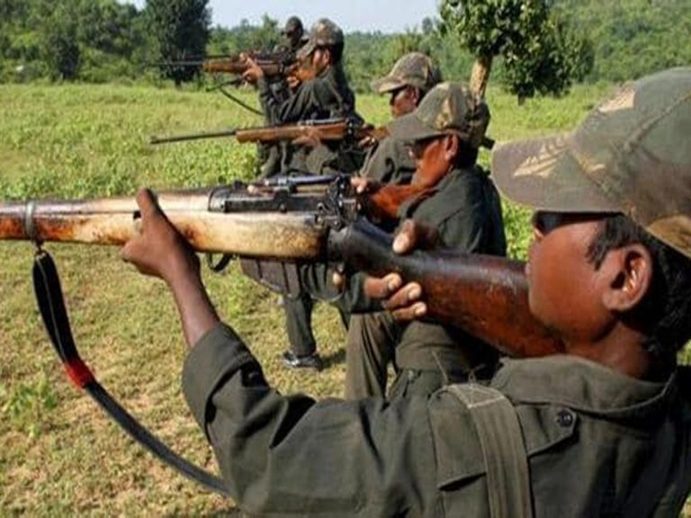 బ్రేకింగ్‌ : కిడ్నాప్‌ చేసిన మాజీ సర్పంచ్‌ను హత్య చేసిన మావోయిస్టులు