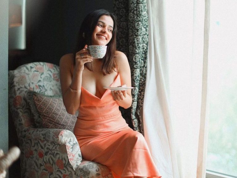 మేఘనా కౌర్ అందాల విందు