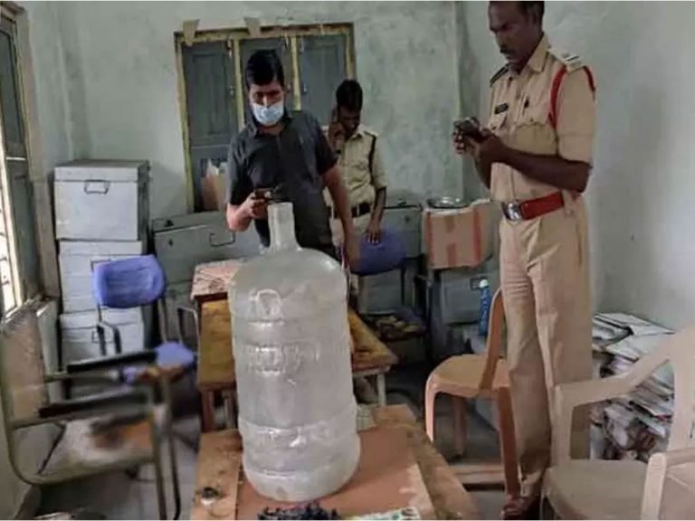 దారుణం.. అధికారిపై పెట్రోల్ పోసి నిప్పంటించిన సర్పంచ్